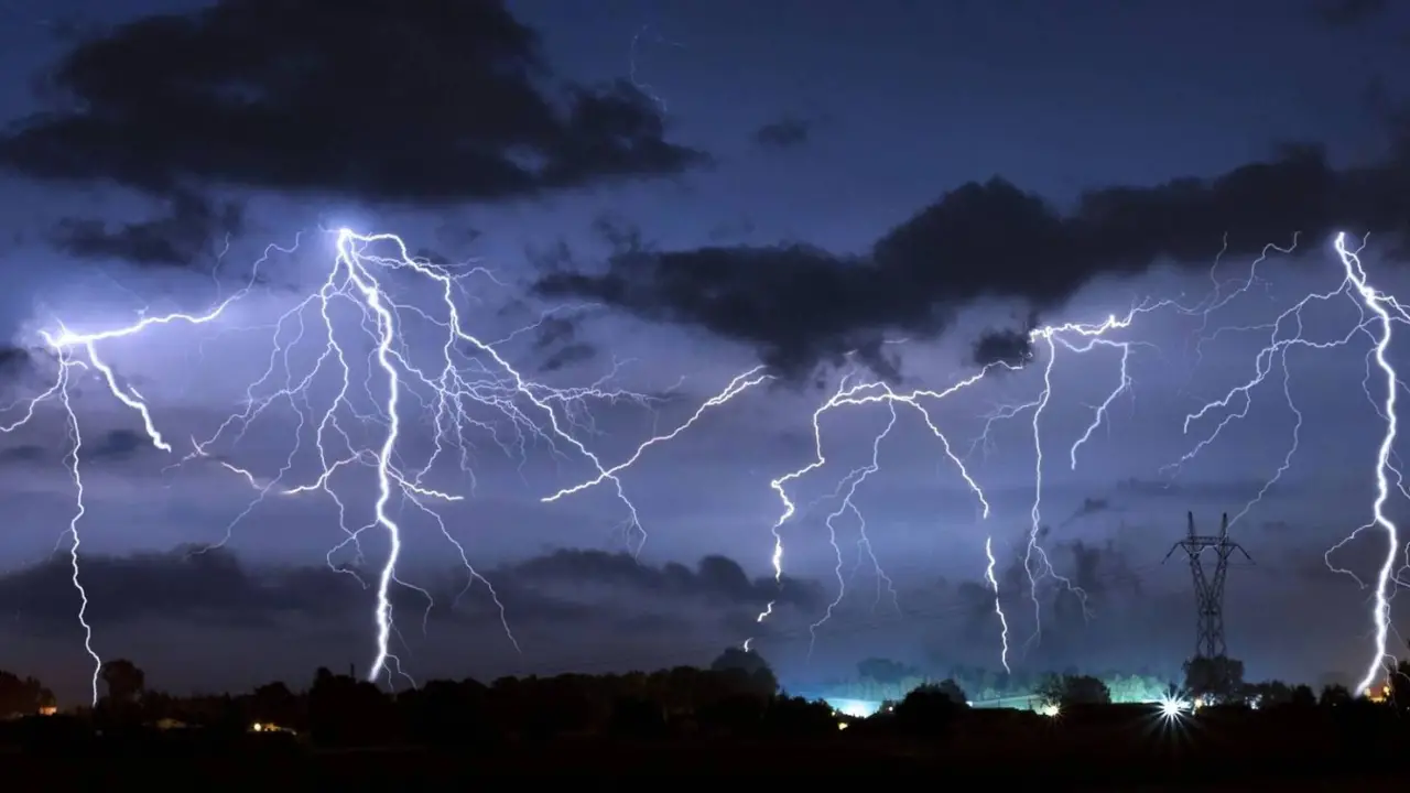 الأرصاد تحذر من طقس غير مستقر وفرص أمطار رعدية مساء الأربعاء